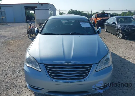 2013 Chrysler 200 Touring z USA, uszkodzony, nr VIN 1C3CCBBB0DN705795
